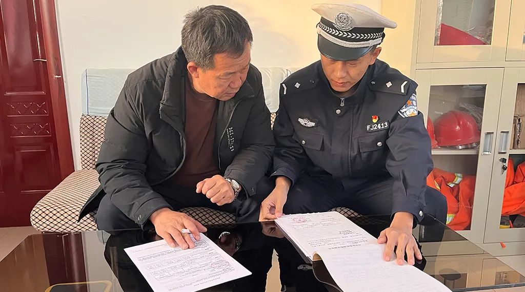 擰緊校車“安全閥” 筑牢學生“平安路” 圖片