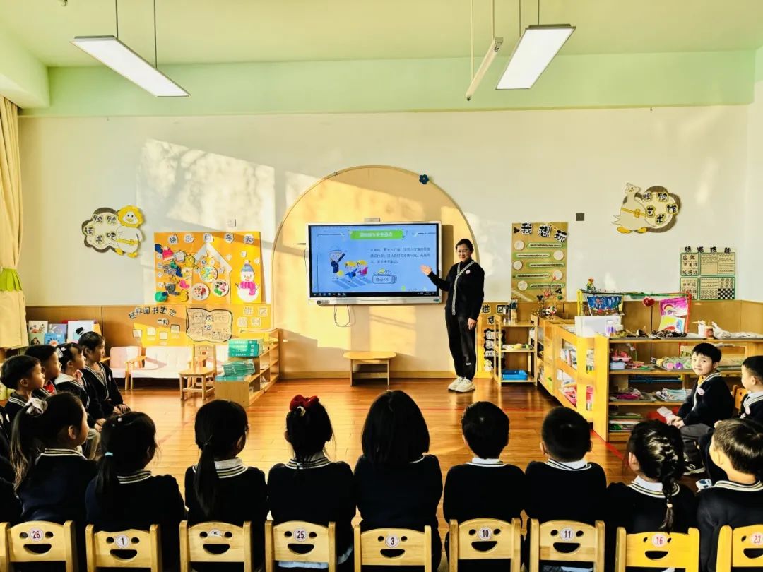 安全“童”行 快樂出發——北大新世紀幼兒園校車安全演練活動 圖片