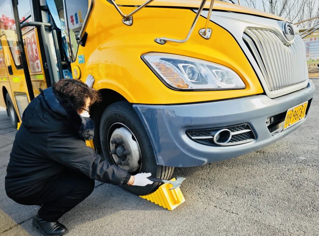 安全“童”行 快樂出發——北大新世紀幼兒園校車安全演練活動 圖片