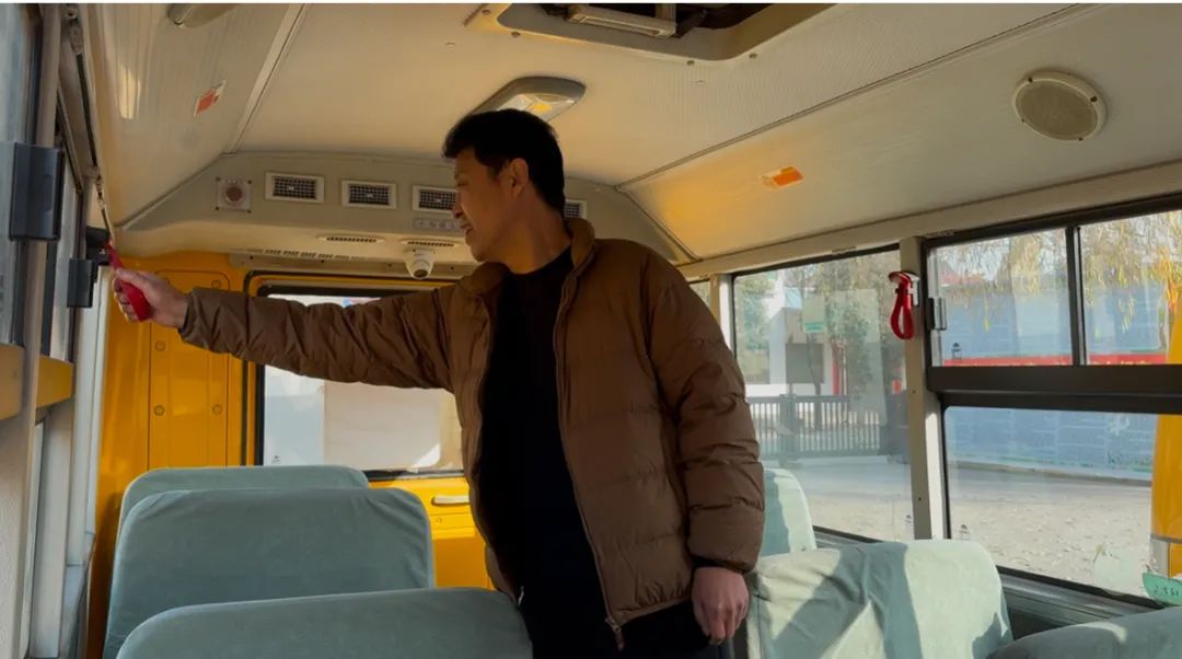 校園快訊:西吳中心校聯合西吳交警中隊對轄區內校車進行冬季安全檢查 圖片