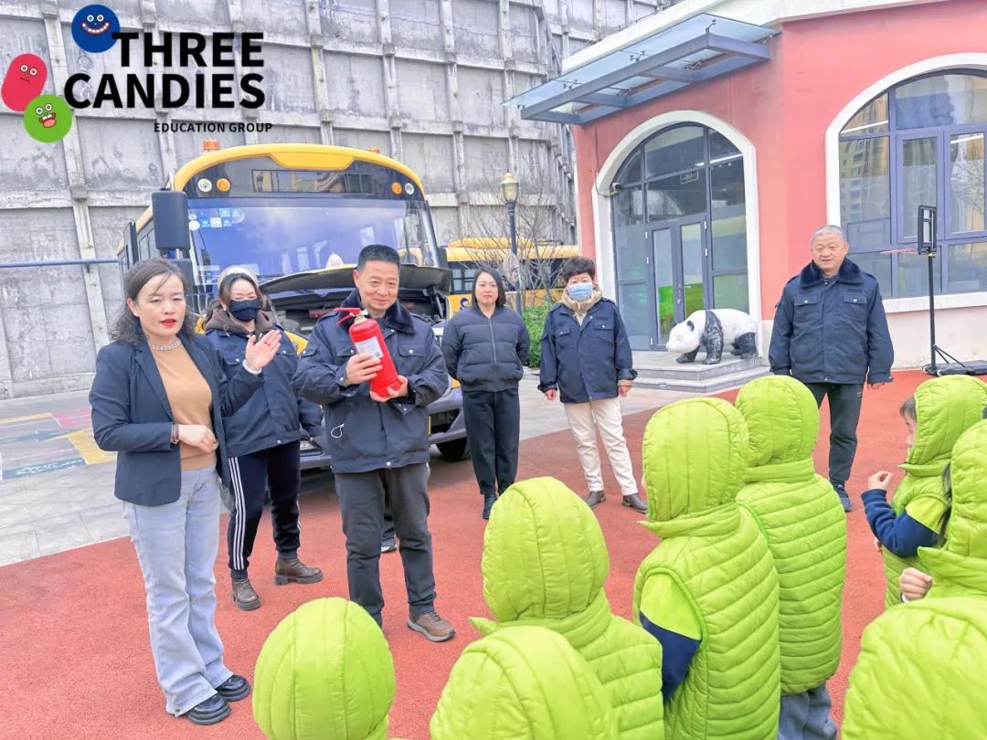 【校園安全】安全乘車,平安“童”行——三顆糖御景新苑幼兒園校車安全應急演練 【校園安全】安全乘車,平安“童”行——三顆糖御景新苑幼兒園校車安全應急演練