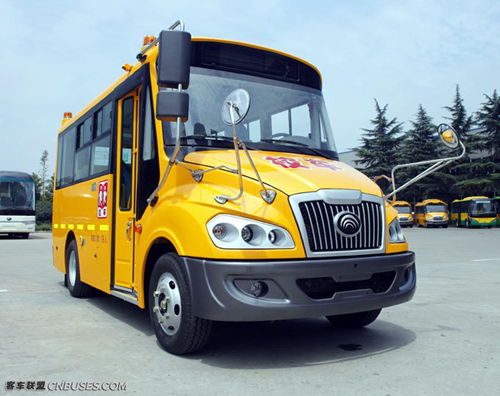 開學(xué)季來臨 超窄車身“小鋼俠”保障學(xué)童安全到家