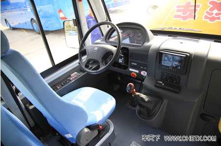 孩子安全大過天 深入體驗宇通“小飛俠”校車