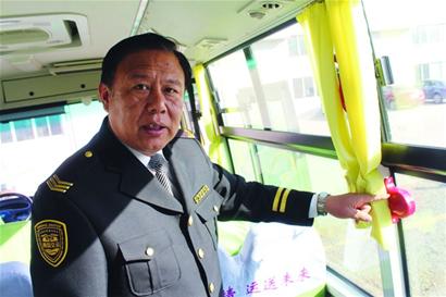 校車安裝自動破玻器遇突發事件司機可一鍵引爆