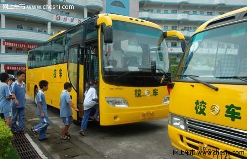 學(xué)生面臨無校車可坐 沒人愿當(dāng)校車司機(jī)