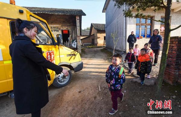 江西校車“云端”全監控 可隨時掌握上下學情況 江西校車“云端”全監控 可隨時掌握上下學情況