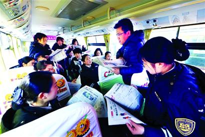 “晚報進校車 墨香伴溫馨”啟動 “晚報進校車 墨香伴溫馨”啟動