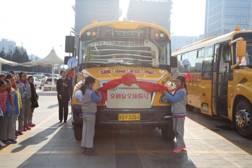 我市首個流動安全體驗主題校車揭牌 1