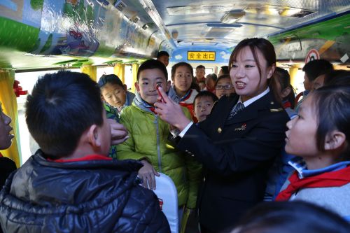 我市首個流動安全體驗主題校車揭牌