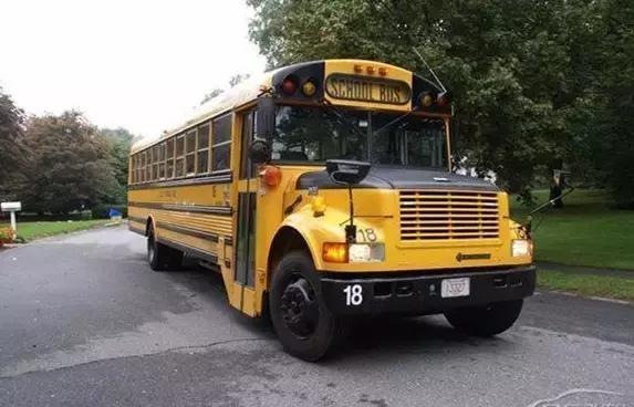 小黃車又搞新花樣？不是！這次是大黃車！讓我們來一探究竟！