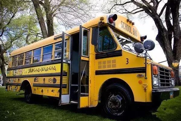 小黃車又搞新花樣？不是！這次是大黃車！讓我們來一探究竟！