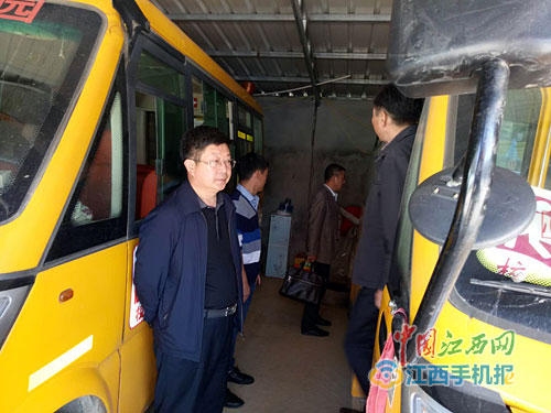 校車安全督查“不留死角”