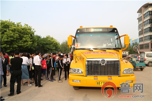 交運(yùn)集團(tuán)關(guān)于規(guī)劃建設(shè)校車候車亭的建議/ 交運(yùn)集團(tuán)關(guān)于規(guī)劃建設(shè)校車候車亭的建議