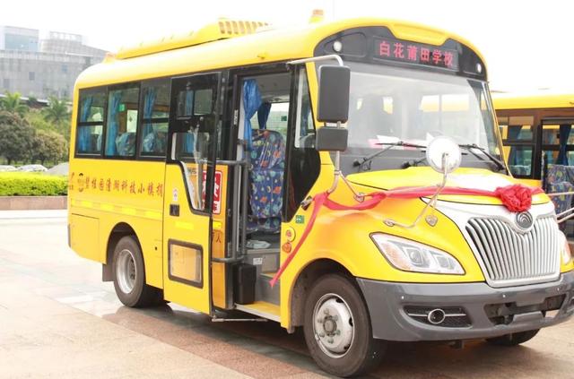 再次助力鄉村教育發展，潼湖科技小鎮響應號召捐贈校車