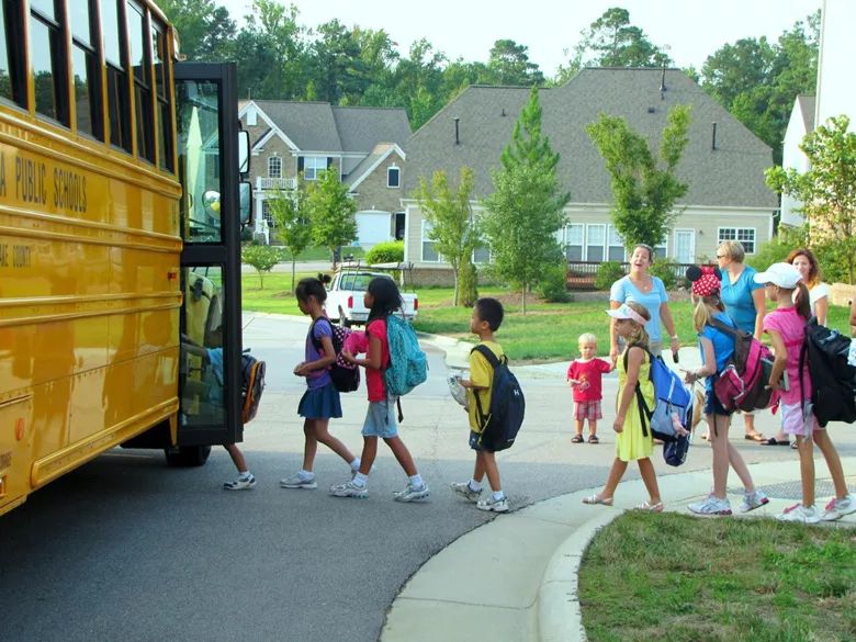 美國校車故事-究竟是誰高“車”一等?