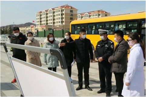 開辟綠色通道、助力校車復工 威海交警全力做好校車安全管理工作