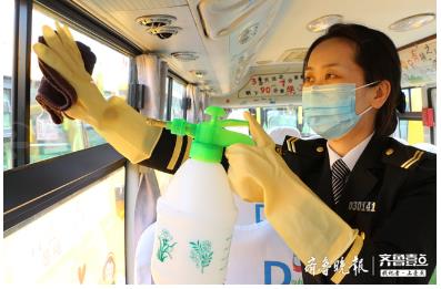 開學護航｜專人專車專線專座，交運八輛“大鼻子”送百余學子上學