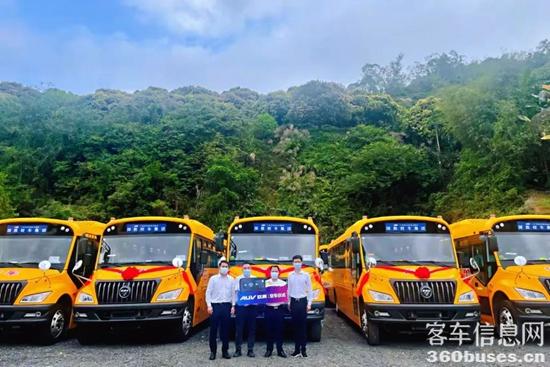 153輛校車交付國(guó)盛集團(tuán),歐輝客車華南區(qū)域大放異彩 2.jpg