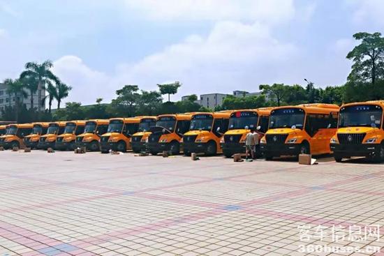 153輛校車交付國(guó)盛集團(tuán),歐輝客車華南區(qū)域大放異彩 5.jpg