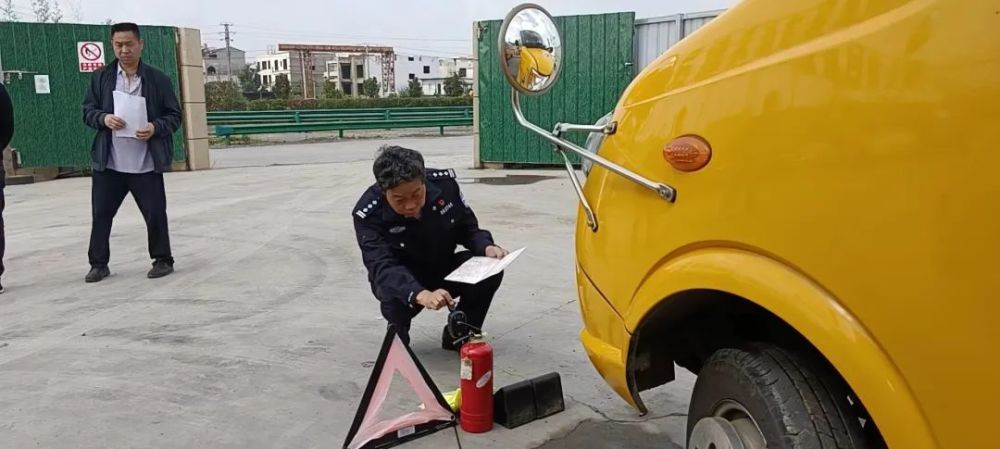 昭陽交警二大隊持續開展校車安全大檢查 為平安上學路“保駕護航” 昭陽交警二大隊持續開展校車安全大檢查 為平安上學路“保駕護航”