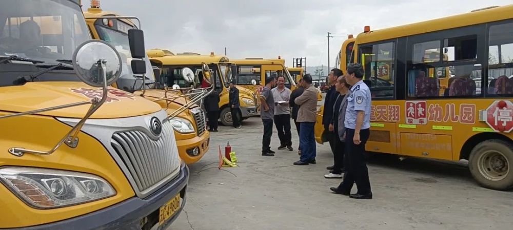 昭陽交警二大隊持續開展校車安全大檢查 為平安上學路“保駕護航” 昭陽交警二大隊持續開展校車安全大檢查 為平安上學路“保駕護航”