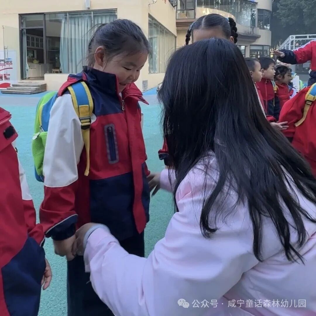 “安全乘校車,平安伴我行”——童話森林幼兒園校車安全演練活動 IMG_4123.jpeg