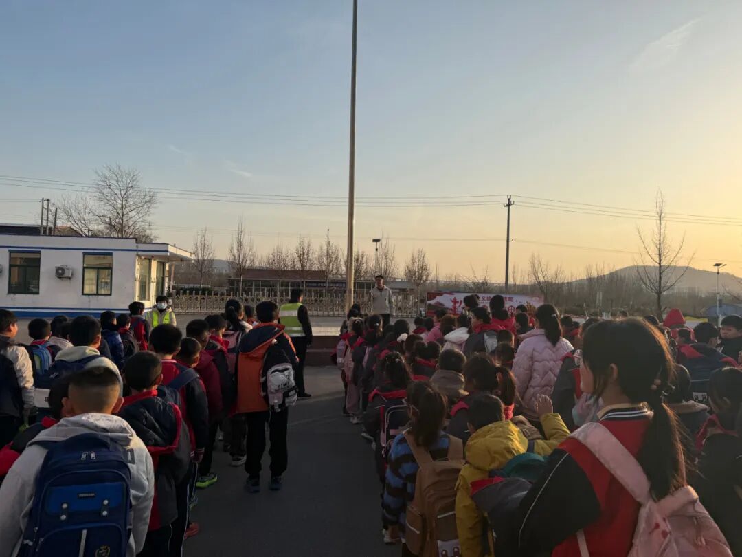 以練筑防，守護平安——山旺鎮上林學校舉行校車應急疏散演練