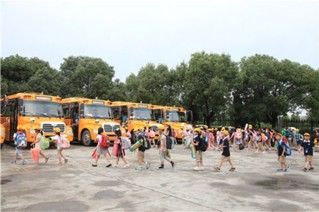 校車有剛需 運營卻難上加難 校車有剛需 運營卻難上加難