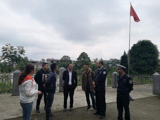 思南縣部門聯(lián)動(dòng)開展校車運(yùn)營(yíng)專項(xiàng)整治行動(dòng)