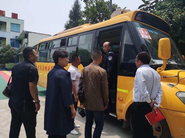 思南縣部門聯(lián)動(dòng)開展校車運(yùn)營(yíng)專項(xiàng)整治行動(dòng)