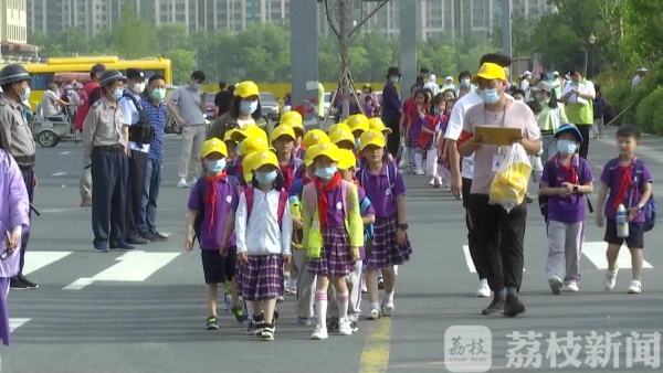 確保學生安全出行 贛榆打造“零補貼”校車模式