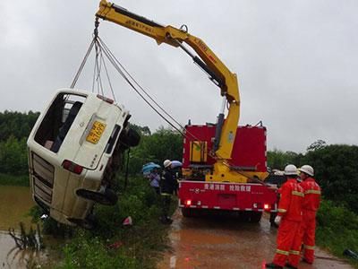 廣西黑校車翻車案民事賠償宣判：被判天價賠償