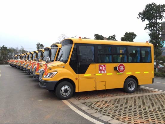 高品質(zhì)校車織錦 規(guī)范化管理添花——“雷鋒校車”模式解析