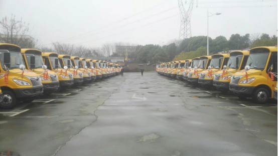 高品質(zhì)校車織錦 規(guī)范化管理添花——“雷鋒校車”模式解析