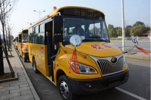 高品質(zhì)校車織錦 規(guī)范化管理添花——“雷鋒校車”模式解析
