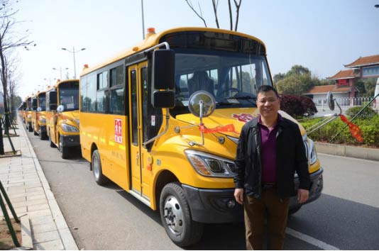 高品質(zhì)校車織錦 規(guī)范化管理添花——“雷鋒校車”模式解析