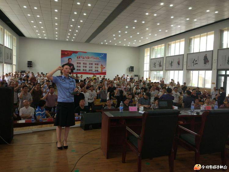 湖南省岳陽市：華容縣系牢校車管理“安全帶”