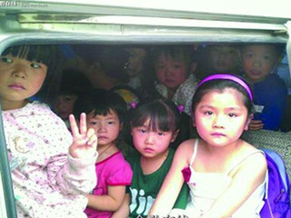 貴州:黑幼兒園用黑校車width=